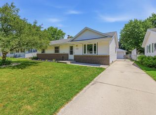 519 Scenic DRIVE E E, West Bend, WI 53090