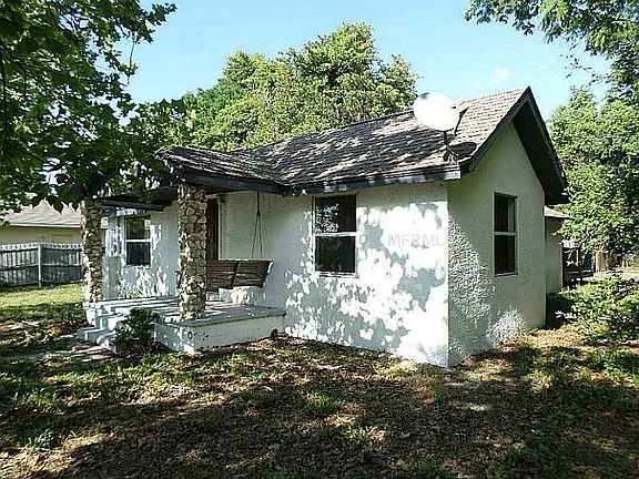 2nd image of 523 Parrish Ave