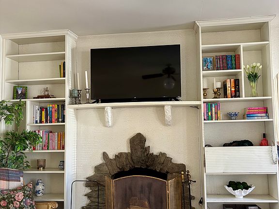4th image of 2609 W Linden Ave