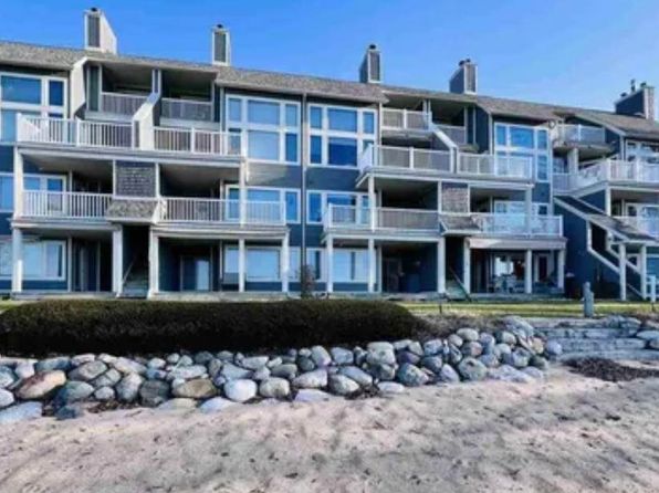 300 Front St UNIT 103, Boyne City, MI 49712