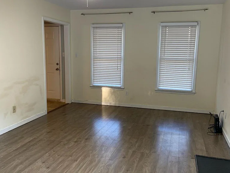 10426 Gibsons Landing Dr — Photo 3