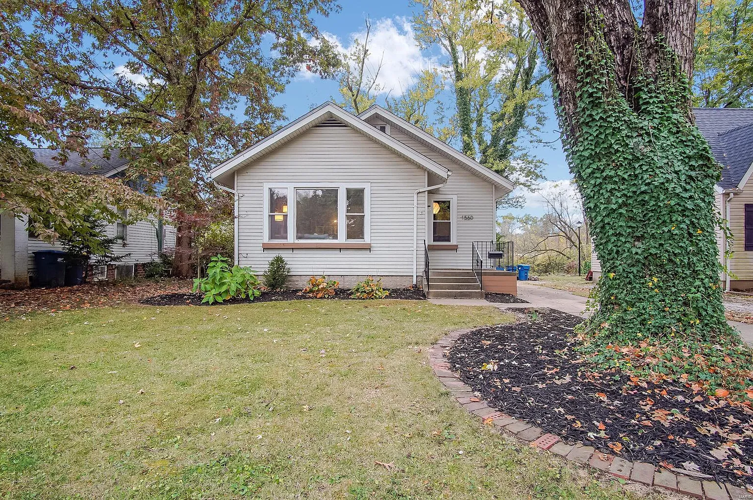 1560 Grand Ave photo 1