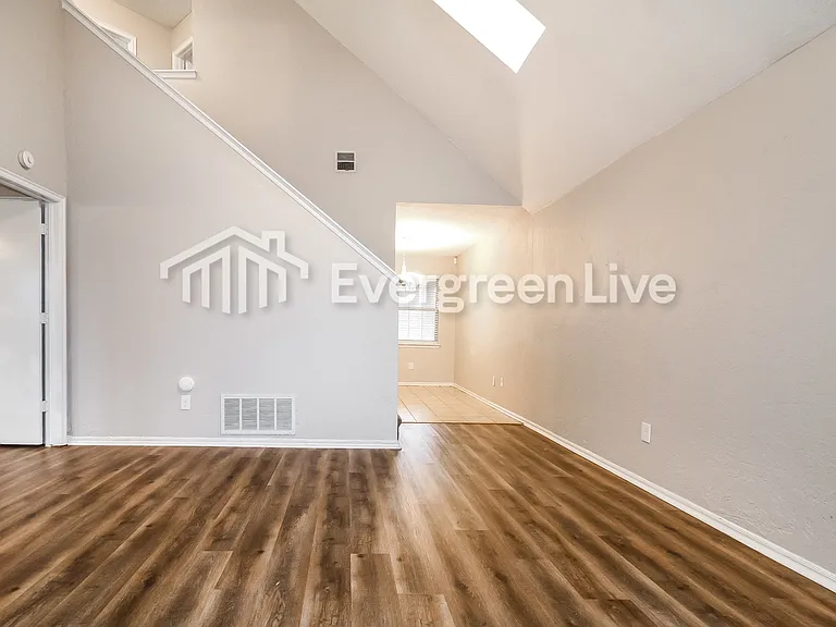 2607 Lonnie Ln — Photo 4