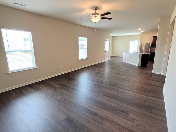 4th image of 104 Innis Brook Cir