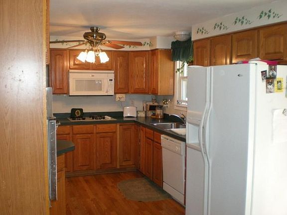 3rd image of 7048 W South St