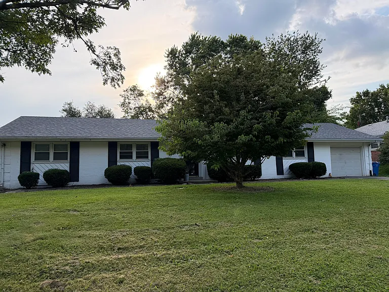 1618 Auburn Dr — Photo 3