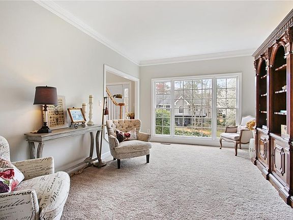 5th image of 982 Berwick Ct