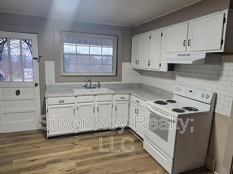 1215 Broad St — Photo 6