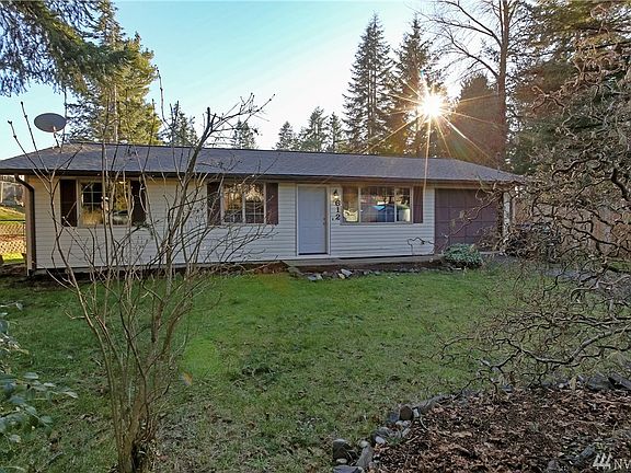 This 3 bedroom and 1 bath rambler was extensively updated in 2013, and the roof is brand new, making it a "turn-key" home.