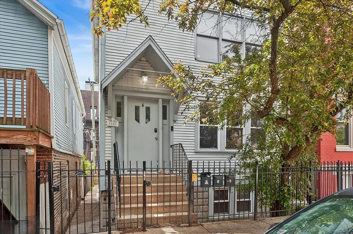 Building Photo - 1645 W Beach Ave #1