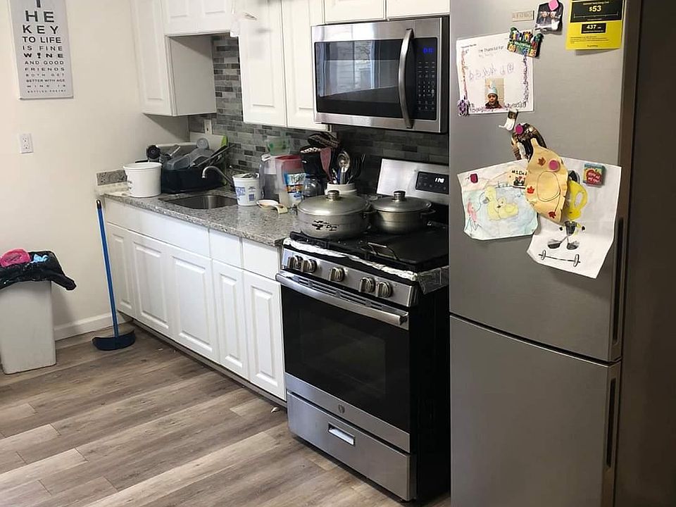 1st image of 8 Morris Pl #2