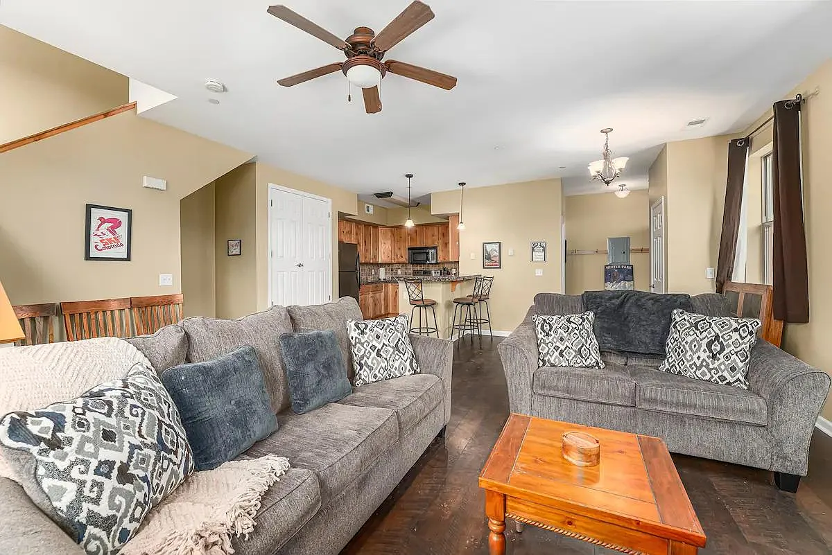 420 Cougar Ave — Photo 2