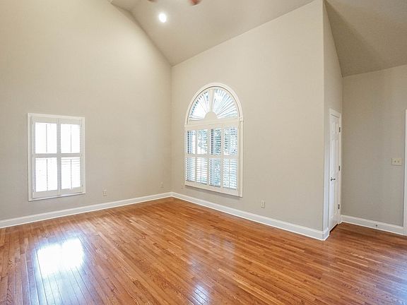 5th image of 439 Savannah Village Dr
