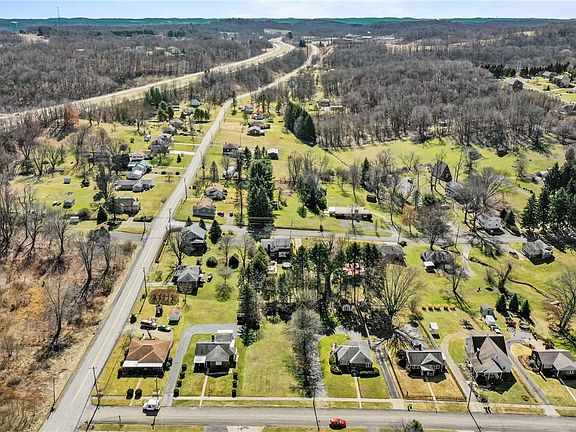 5th image of 594 Sterling Dr