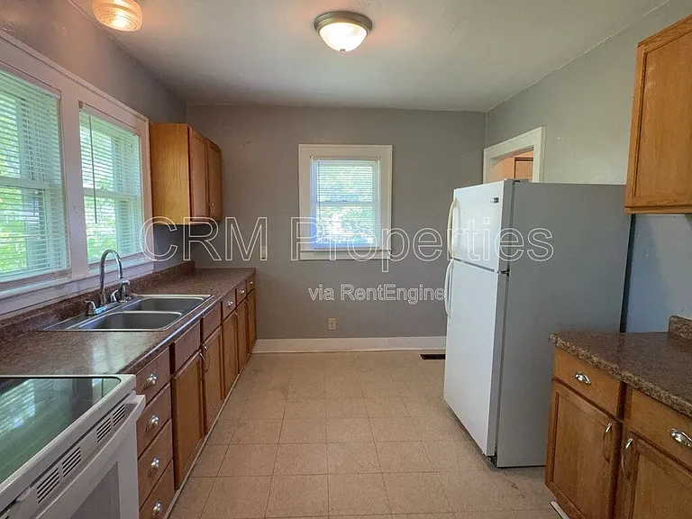 809 N Webster St — Photo 7
