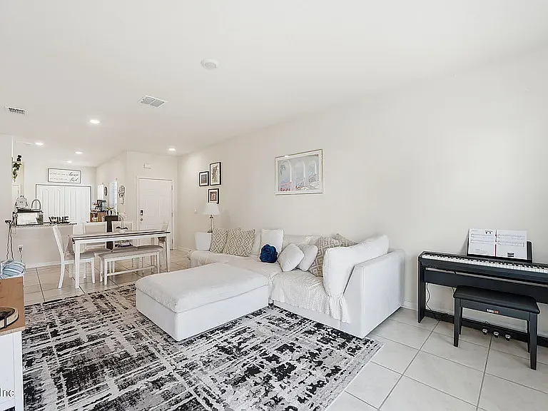 213 Pasadena Dr — Photo 2