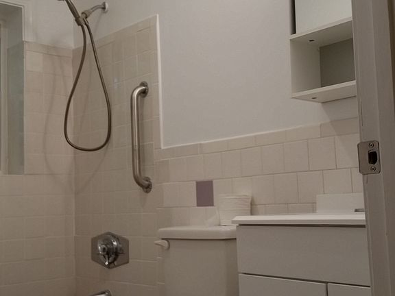 5th image of 17 Cass St APT 2