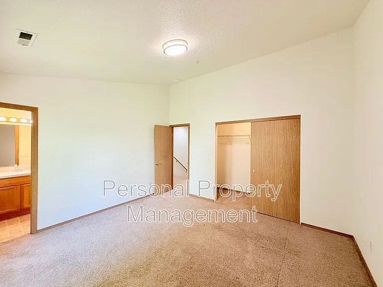 855 NW Ivy St — Photo 23