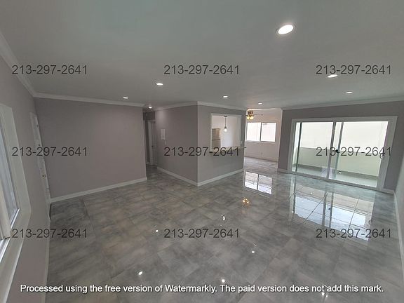 5th image of 13955 Oxnard St #208