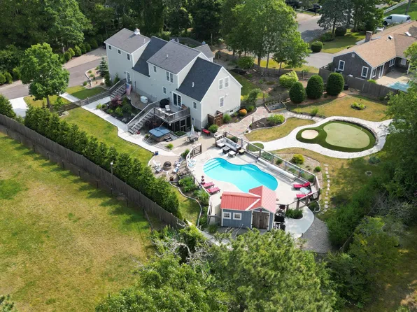 526 W Yarmouth Road, West Yarmouth, MA 02673