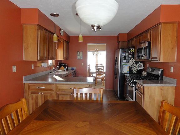 3rd image of 1106 Westridge Dr