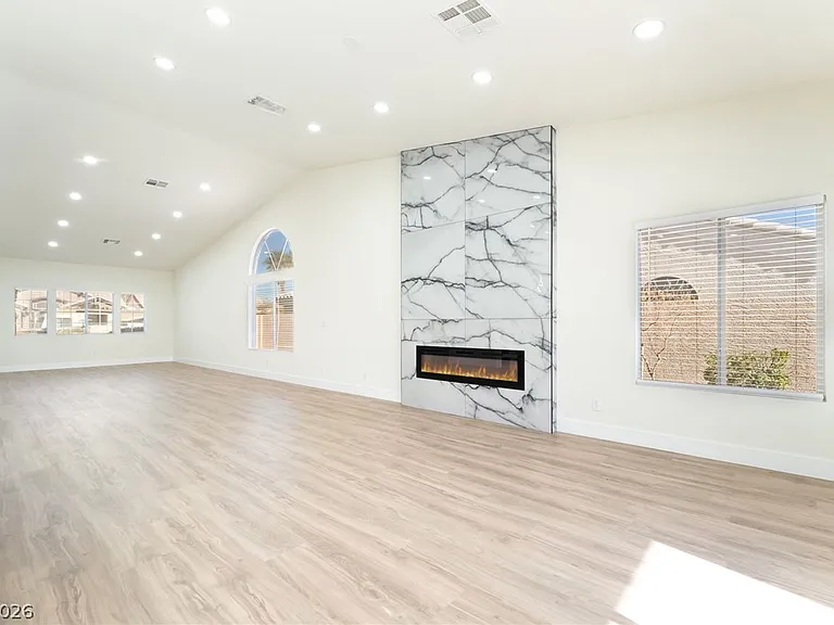 9205 Desert Village Ave — Photo 11