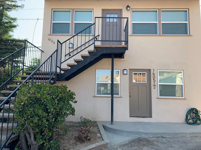 1605 N Altadena Dr — Photo 1