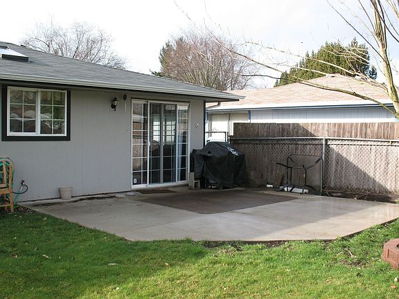 Back Patio/BBQ Area
