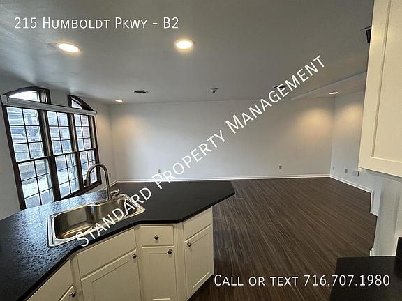 5th image of 215 Humboldt Pkwy #B2