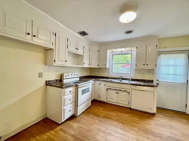 1109 Smithfield Ave — Photo 7