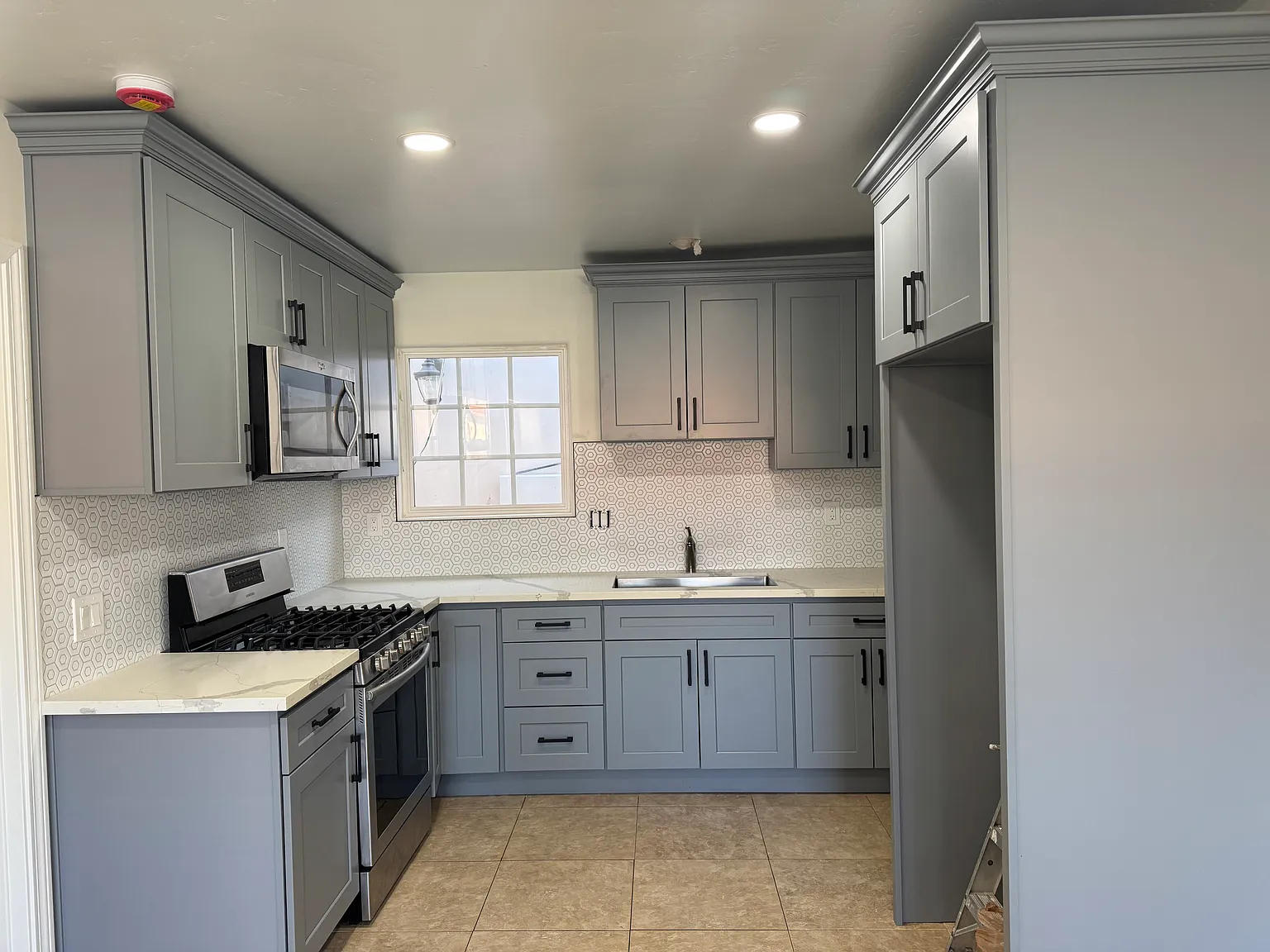 2 bed, 850 sqft, $2,800 — Photo 1
