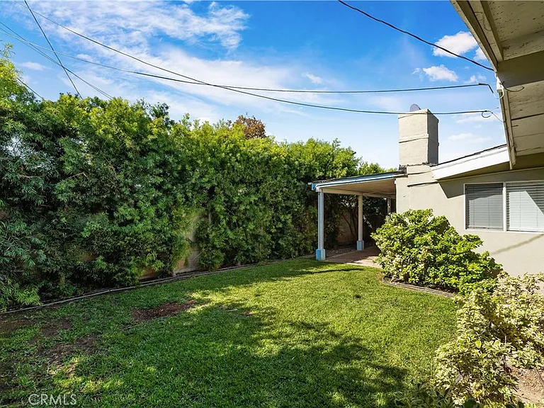 526 N Emerald Dr — Photo 34