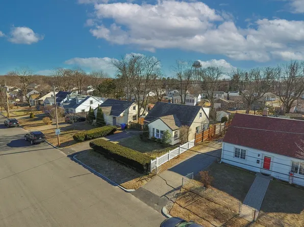 9 Nimitz Rd, Rumford, RI 02916