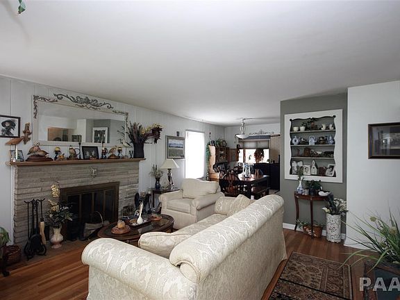 2nd image of 126 W Clara Ave