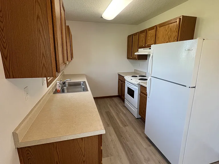 503 Larkspur Ln — Photo 6