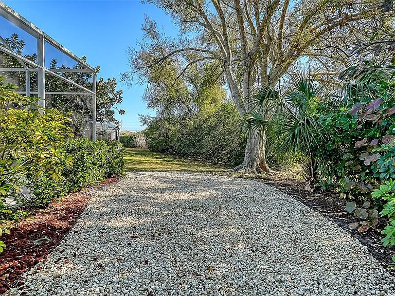 5811 White Oak Bayou Ct — Photo 43