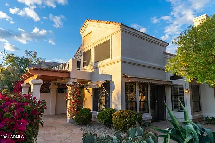 3 bed, 2.5 bath, 2437 sqft, $4,600 — Photo 2