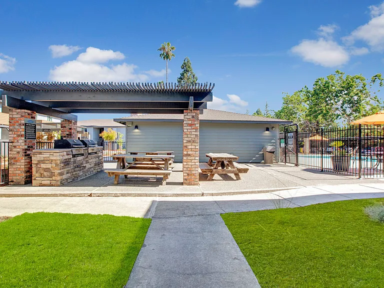 Grilling Stations & Pool