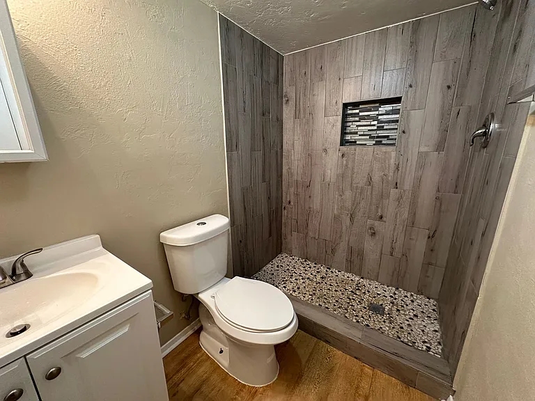 6016 Nw Expy #B — Photo 12