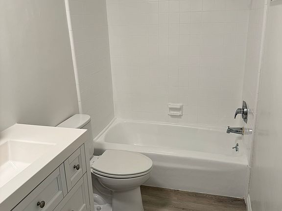 5th image of 976 S Westgate Ave APT 1