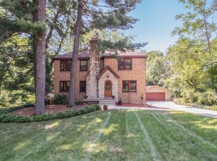 5912 N Waterbury Rd, Des Moines, IA 50312