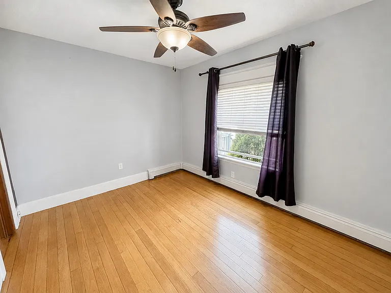 20 Middlesex Ave — Photo 3
