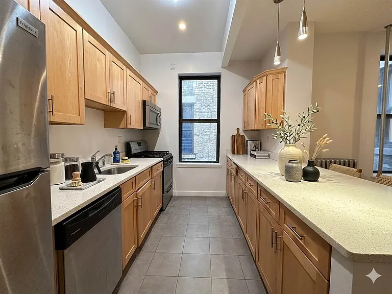 160 W 118th St #3S — Photo 2