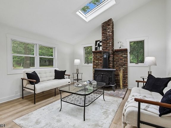 3rd image of 30 Belford Dr