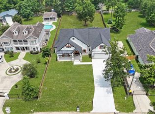 3685 Pin Oak Dr, Conroe, TX 77301