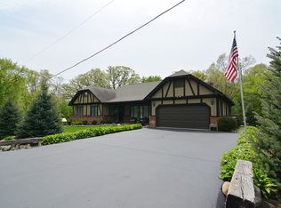 7515 Cuneo Dr, Spring Grove, IL 60081