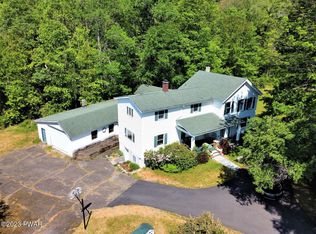 13 Rocky View Dr, Hawley, PA 18428