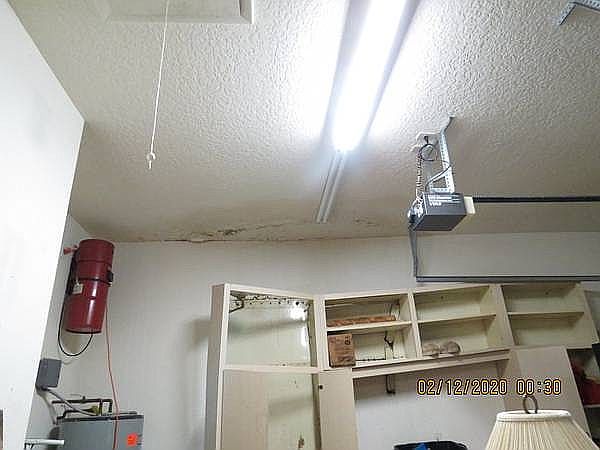 Leaky roof, mold, water 
