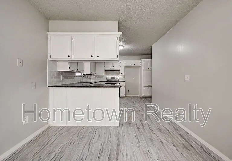 605 W Clarke St — Photo 13