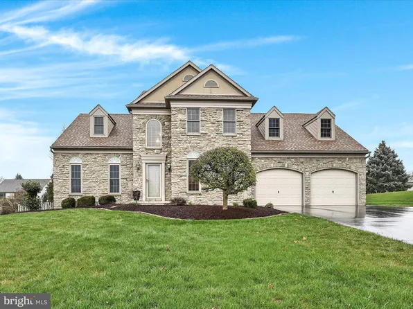 517 E Conestoga St, New Holland, PA 17557